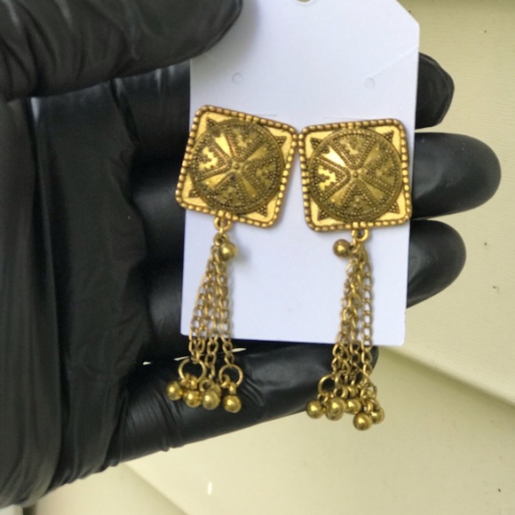 LIVE SHOW SALES $10 FASHION EARRINGS - Picture 9 of 10